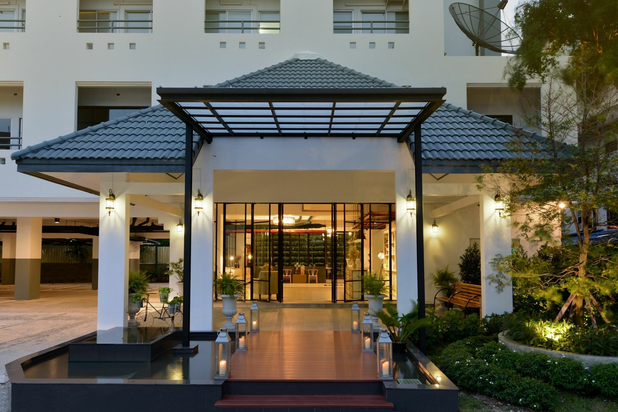 Hotel Ruenthip Pattaya Exterior foto