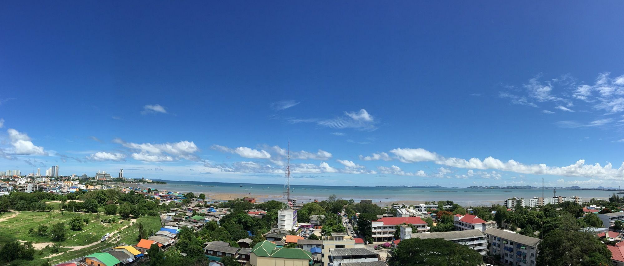 Hotel Ruenthip Pattaya Exterior foto
